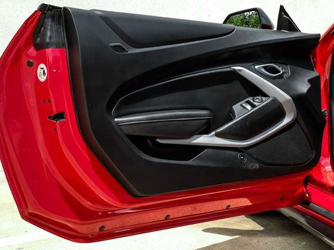 Used 2019 Chevrolet Camaro SS RWD image 37