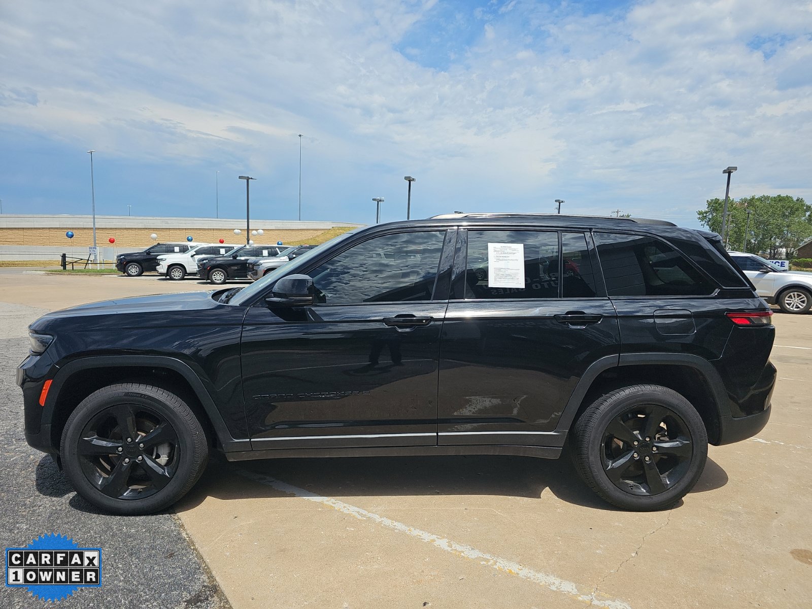 Used 2023 Jeep Grand Cherokee Limited w/ Black Appearance Package AWD/4WD image 7