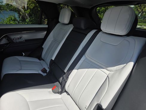 New 2026 Land Rover Range Rover Sport Dynamic SE AWD/4WD image 13