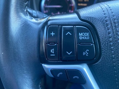 Used 2019 Toyota Highlander SE image 15