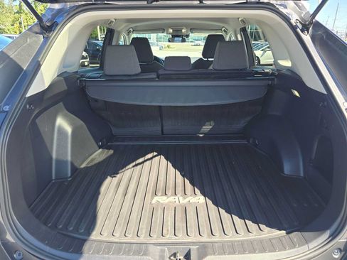 Used 2022 Toyota RAV4 XLE w/ XLE Grade Weather Package AWD/4WD image 14