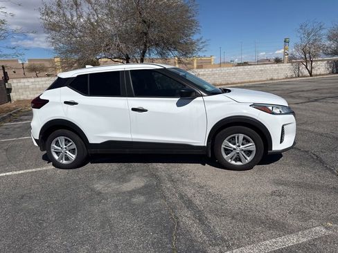Used 2025 Nissan Kicks Play S image 6
