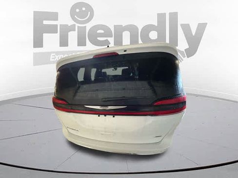 New 2026 Chrysler Pacifica Select image 4