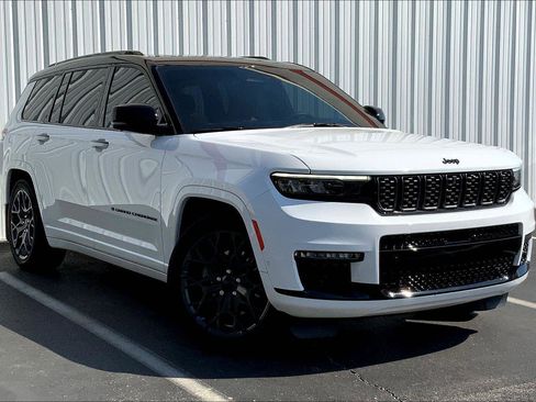Used 2025 Jeep Grand Cherokee L Summit AWD/4WD image 33
