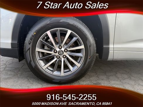 Used 2017 Toyota Highlander XLE image 22