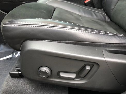 Used 2022 Volvo XC40 T5 R-Design w/ Advanced Package image 14