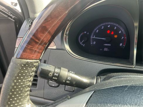 Used 2012 Toyota Avalon Limited image 16