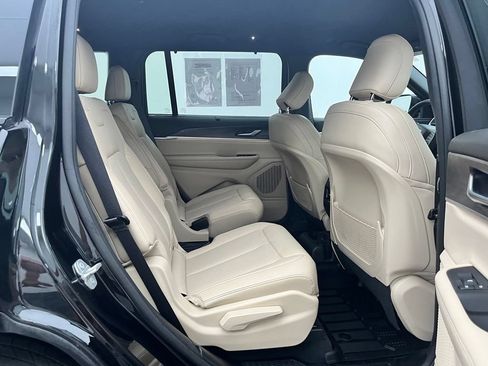 Used 2023 Jeep Grand Cherokee L Limited w/ Luxury Tech Group II AWD/4WD image 35