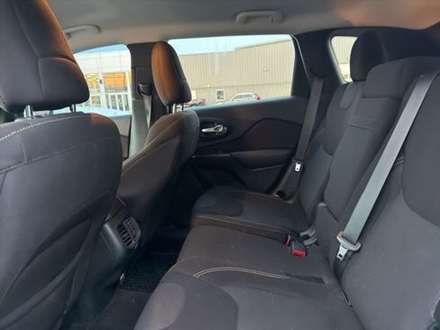 Used 2016 Jeep Cherokee Latitude w/ Cold Weather Group image 24