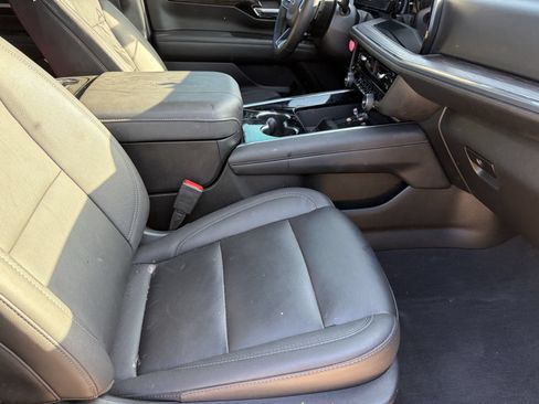 Used 2025 Chevrolet Tahoe Z71 w/ Z71 Off-Road Package AWD/4WD image 10