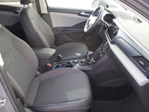 Used 2023 Volkswagen Taos SE w/ Panoramic Sunroof Package image 36