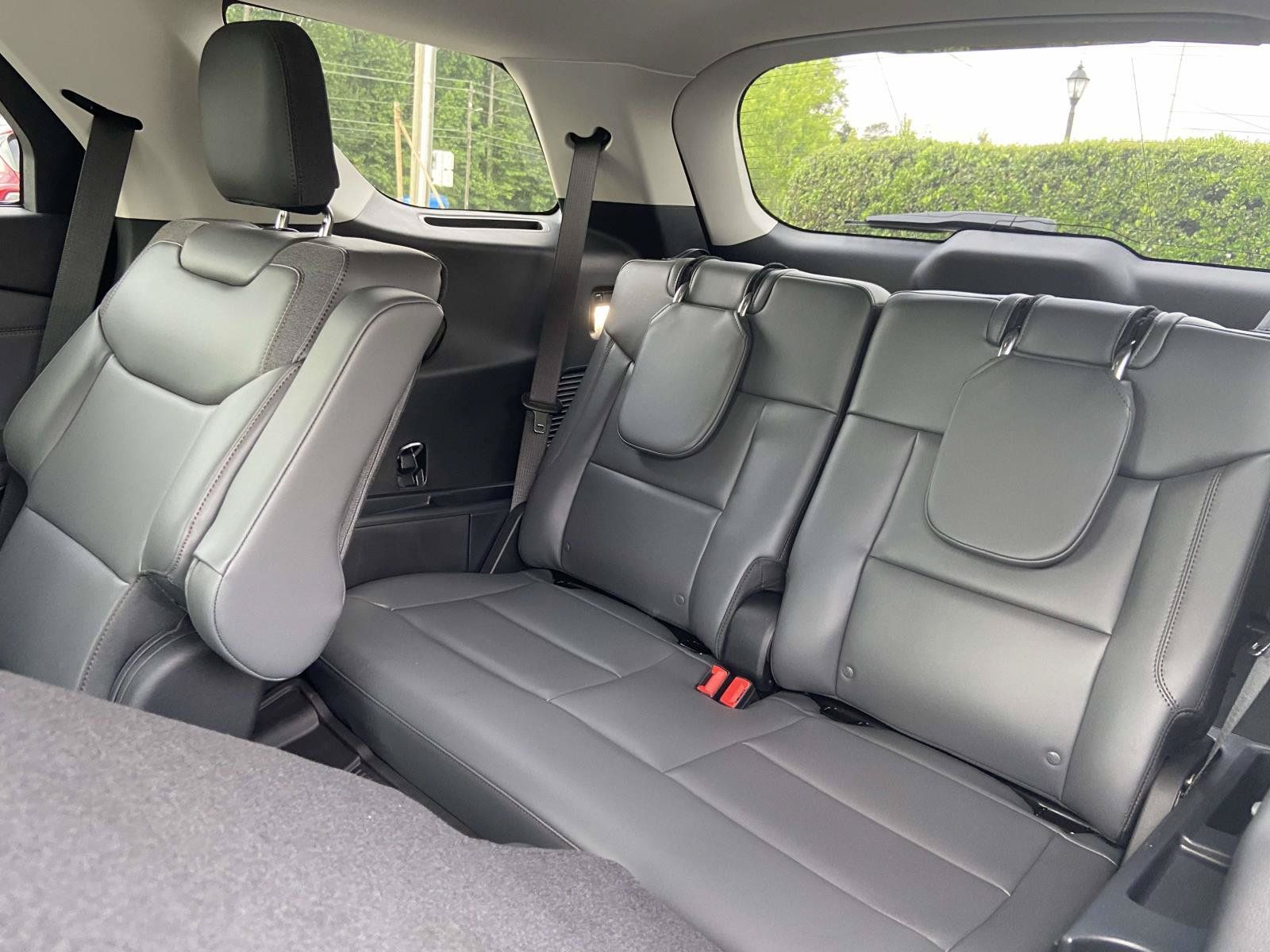 Used 2025 Ford Explorer Active w/ Active Comfort Package RWD image 14