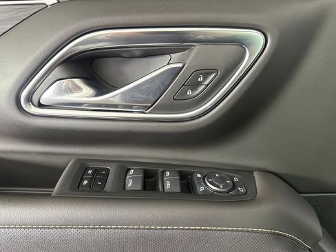 Used 2024 GMC Yukon SLT w/ SLT Luxury Package image 26