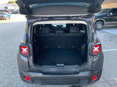 Used 2019 Jeep Renegade Sport FWD image 9