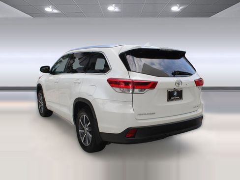 Used 2018 Toyota Highlander XLE image 3