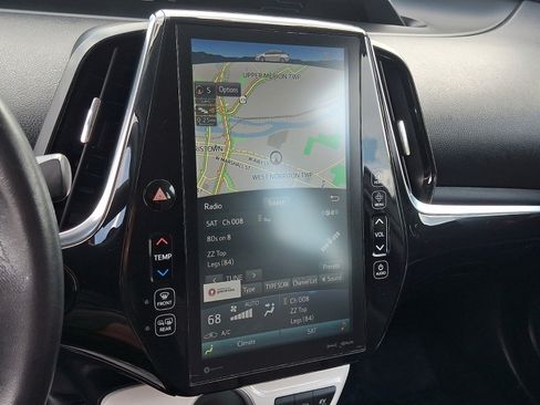 Used 2018 Toyota Prius Prime Premium FWD image 14