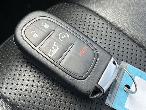 Used 2023 Jeep Cherokee Altitude Lux image 30