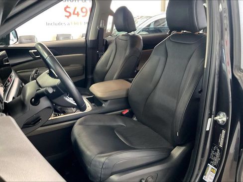 Used 2026 Kia Carnival FWD image 3