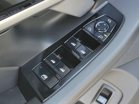 Used 2026 BMW 530i w/ M Sport Package RWD image 19