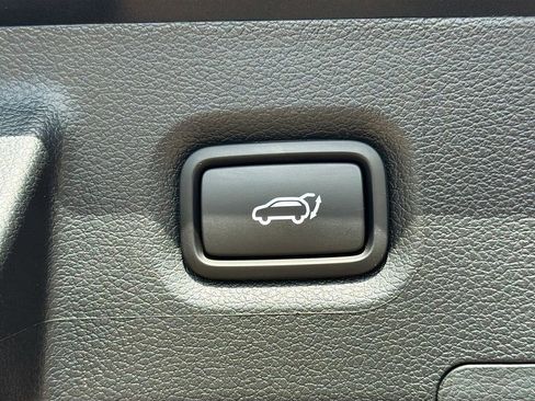 Used 2023 Hyundai Santa Fe SEL w/ Premium Package image 12