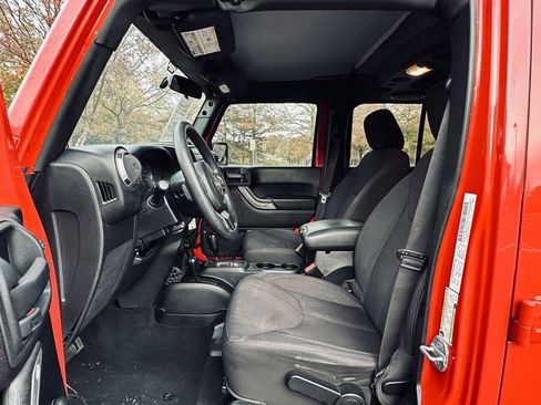 Used 2013 Jeep Wrangler Unlimited Sport image 17