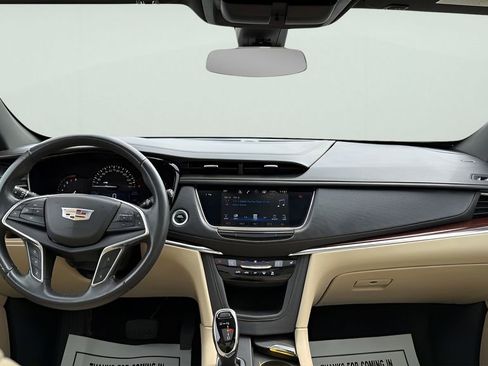 Used 2017 Cadillac XT5 Luxury image 38