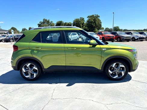 Used 2022 Hyundai Venue SEL w/ Cargo Package image 3