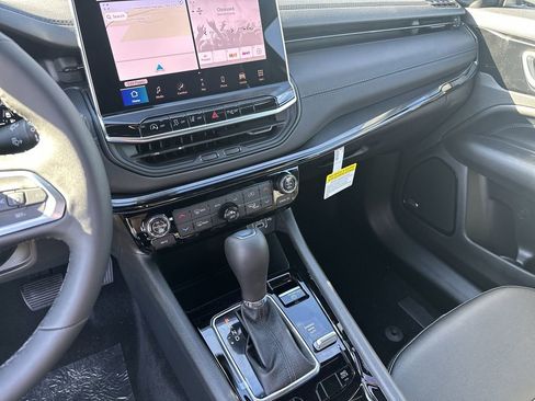 New 2026 Jeep Compass Limited w/ Sun, Sound & Navigation Group AWD/4WD image 20