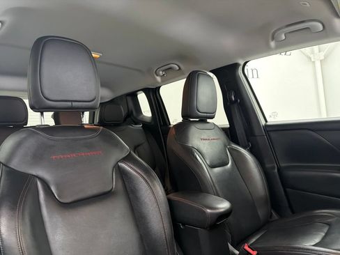 Used 2018 Jeep Renegade Trailhawk AWD/4WD image 27