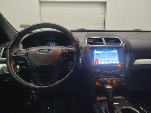 Used 2017 Ford Explorer XLT w/ Equipment Group 202A FWD image 22