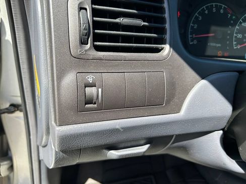 Used 2002 Hyundai Elantra GLS FWD image 18
