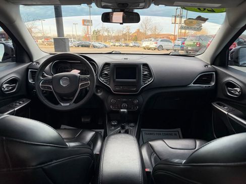 Used 2020 Jeep Cherokee Latitude Plus image 16