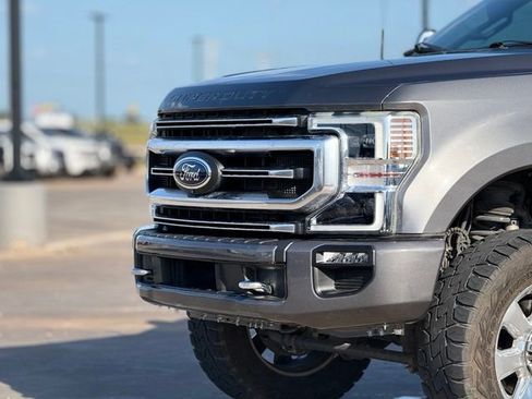 Certified 2022 Ford F250 Platinum w/ FX4 Off-Road Package AWD/4WD image 9