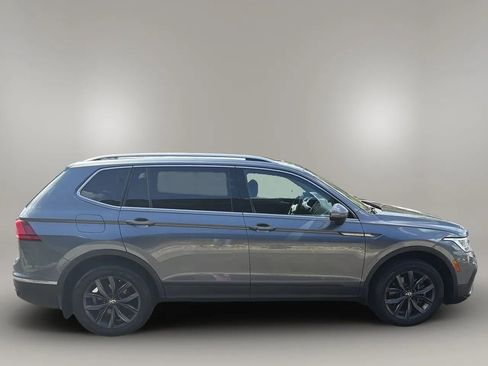 Used 2023 Volkswagen Tiguan SE image 4