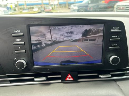 Used 2023 Hyundai Elantra SE FWD image 16