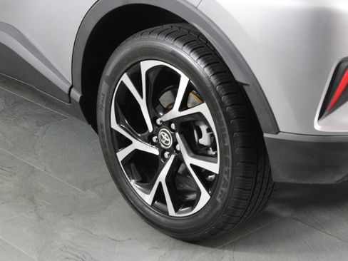 Used 2020 Toyota C-HR XLE FWD image 14