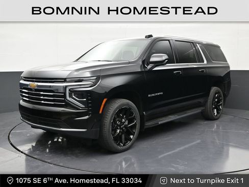Used 2025 Chevrolet Suburban LT RWD image 1