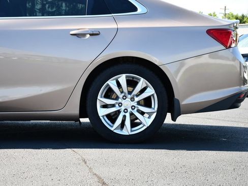 Used 2018 Chevrolet Malibu Hybrid w/ Leather Package FWD image 11