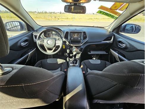 Used 2018 Jeep Cherokee Latitude w/ Altitude Package image 27