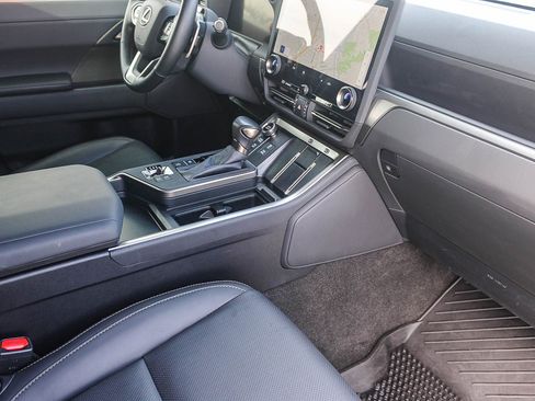 Used 2024 Lexus GX 550 image 17