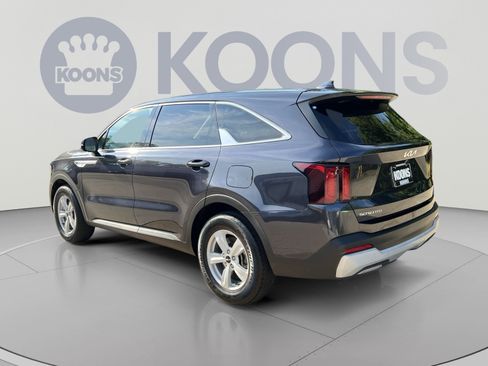 Used 2025 Kia Sorento LX FWD image 4