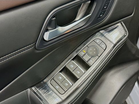 Used 2023 Nissan Rogue SL image 15