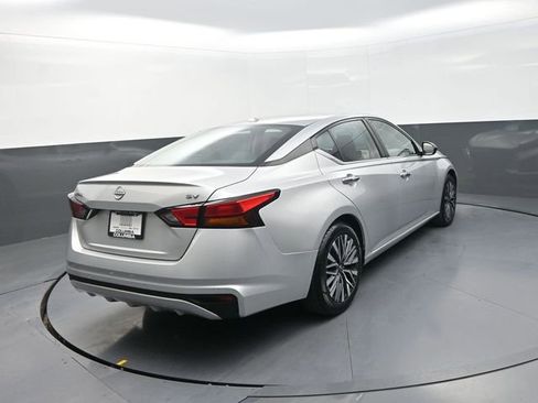 Used 2024 Nissan Altima 2.5 SV FWD image 9