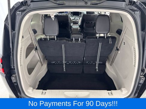 Used 2024 Chrysler Pacifica Touring-L FWD image 39