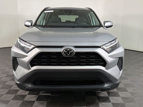 Used 2025 Toyota RAV4 XLE w/ Convenience Package FWD image 5