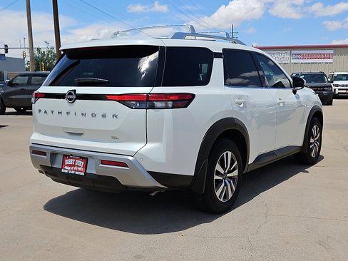 Used 2022 Nissan Pathfinder SL FWD image 3