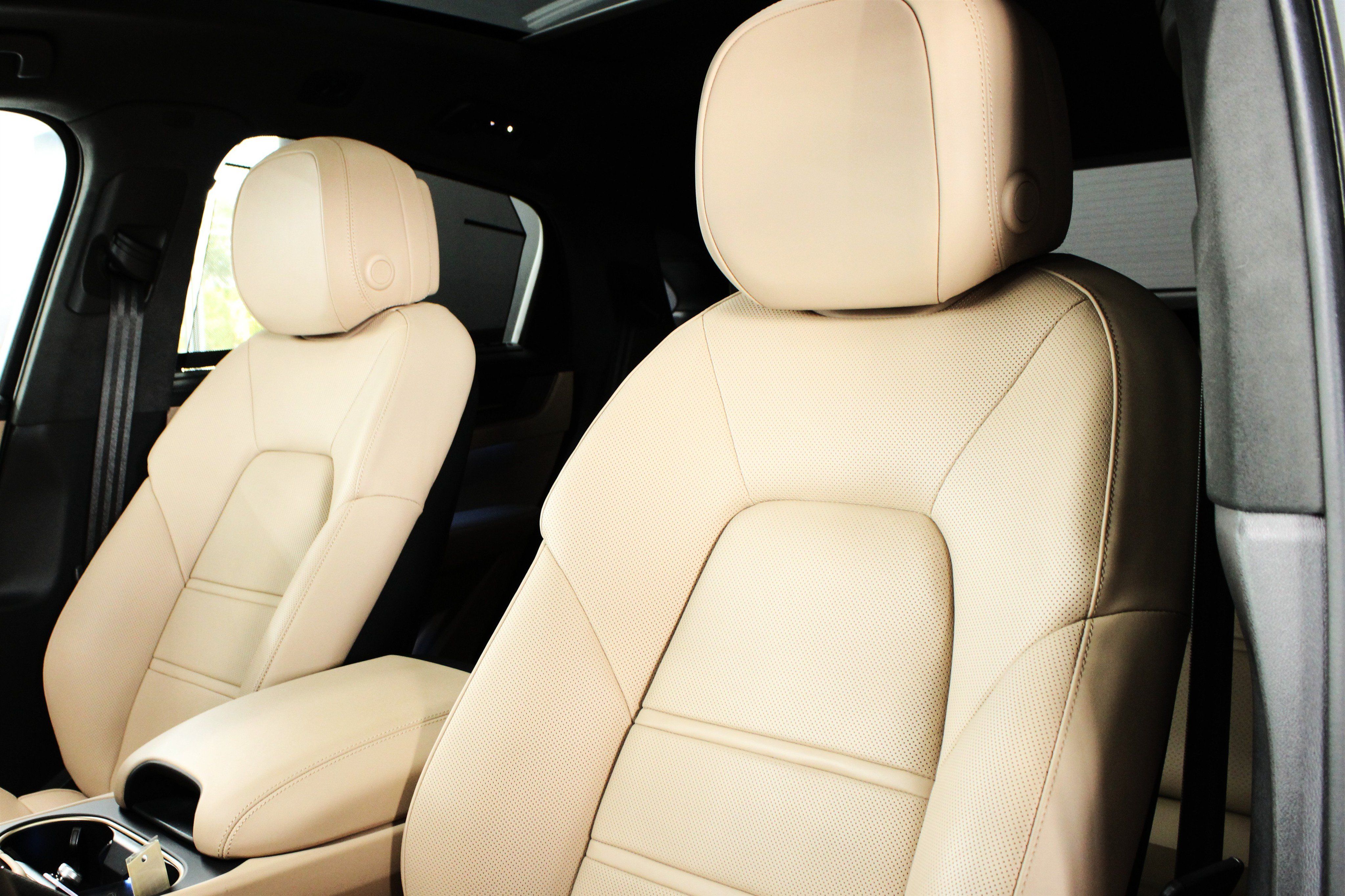 Used 2025 Porsche Cayenne Turbo AWD/4WD image 5