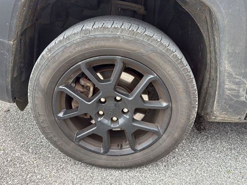 Used 2020 Jeep Renegade Altitude AWD/4WD image 9
