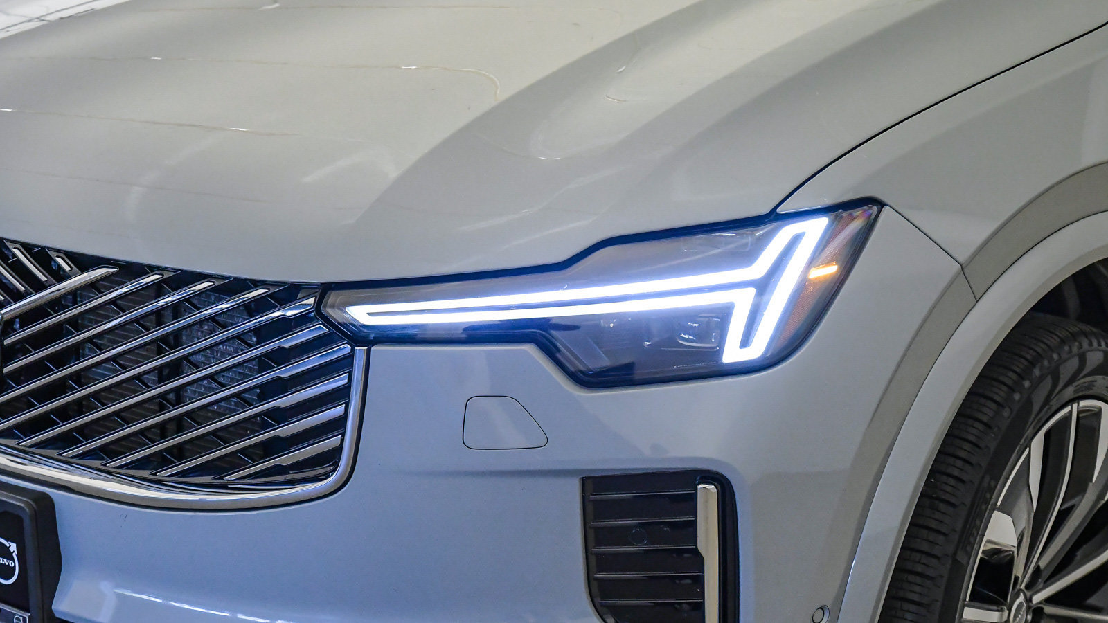 Certified 2026 Volvo XC90 B6 Plus AWD/4WD image 9