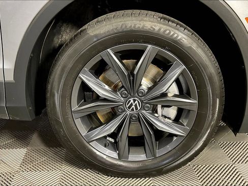 Used 2023 Volkswagen Tiguan SE image 11
